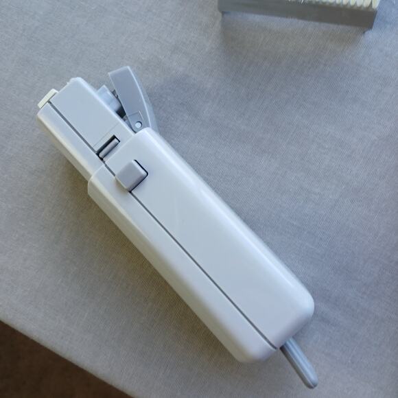 Remington Garment Steaming Brush handheld VTG wrinkle lint remover travel size - Picture 7 of 17